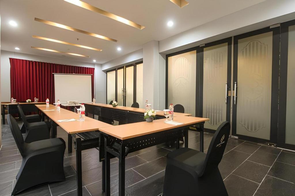 Grand Darmo By Amithya Hotel