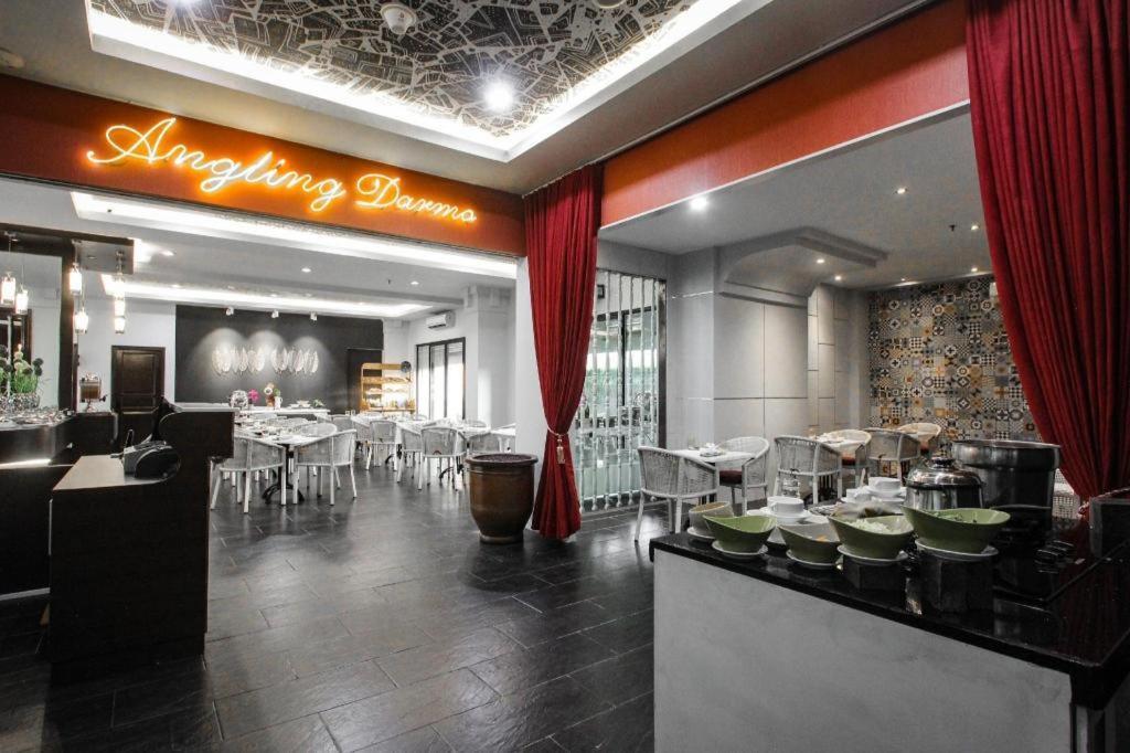 Grand Darmo By Amithya Hotel