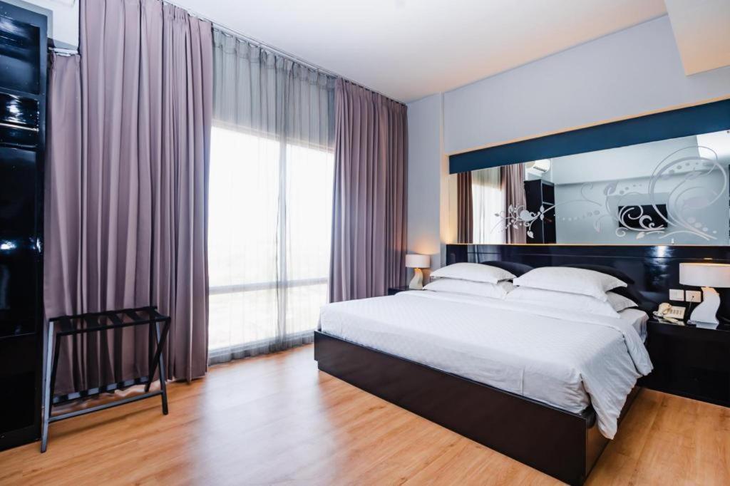 Grand Darmo By Amithya Surabaya