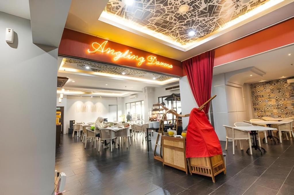 Hotel Grand Darmo By Amithya 4*